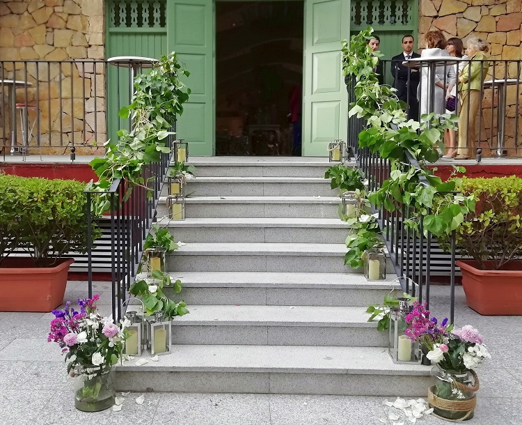 Decoracion-floral-de-escalera Bienvenida 